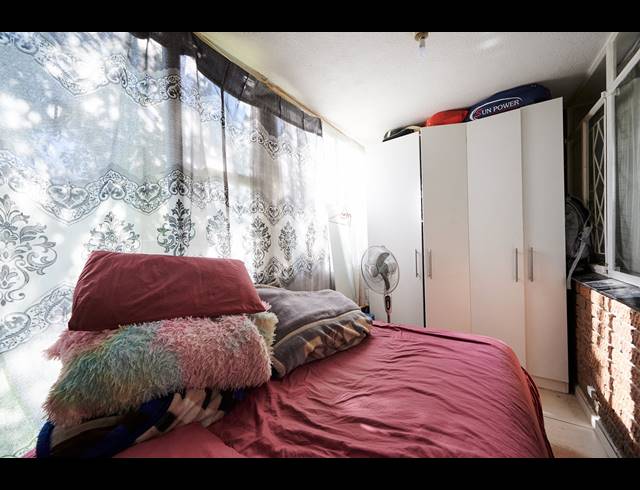 2 BEDROOM APARTMENT FOR SALE IN HALFWAY HOUSE
